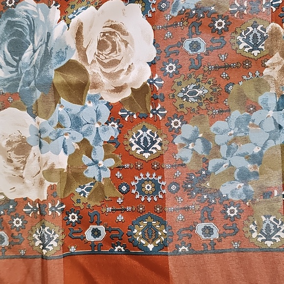 Vintage Square Floral Design Scarf - Picture 12 of 12